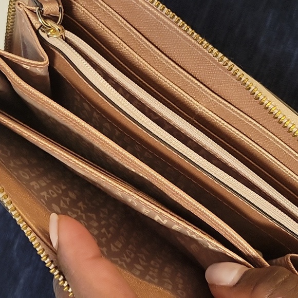 Kate Spade Wallet - Picture 5 of 8